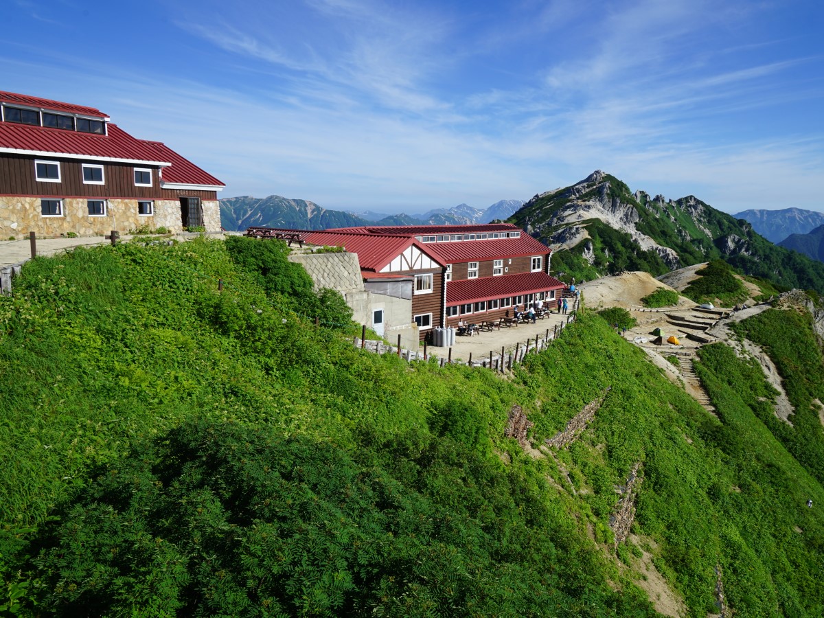 　深山燕石  